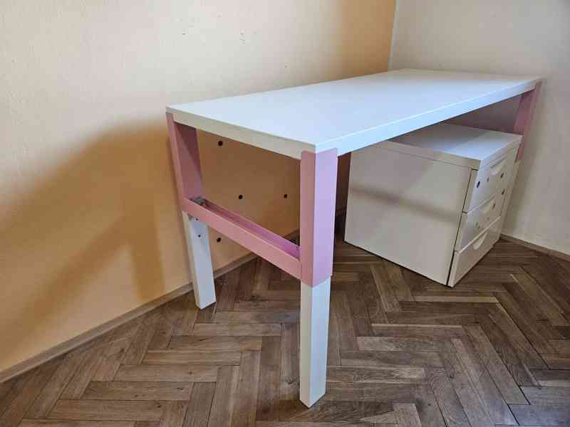 Dětský psací stůl se zásuvkami - foto 3