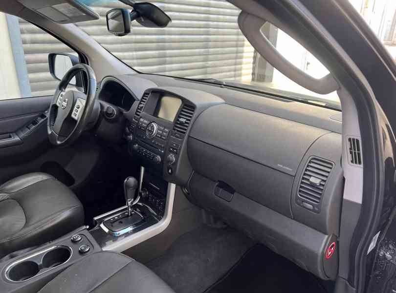 Nissan Pathfinder 3.0 dCi LE 170kw - foto 12