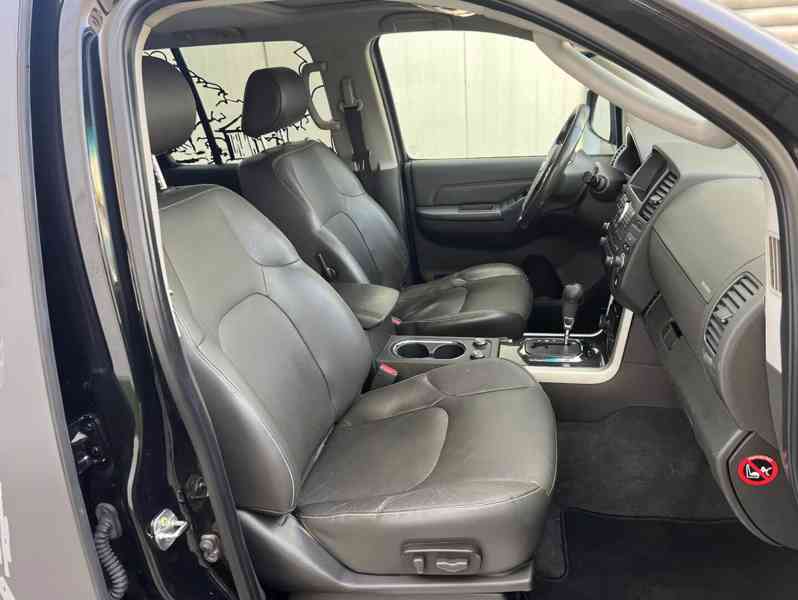 Nissan Pathfinder 3.0 dCi LE 170kw - foto 13