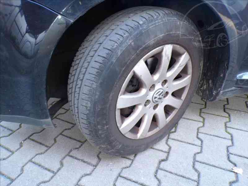 Volkswagen Golf Plus 1,6 FSI COMFORT - foto 17