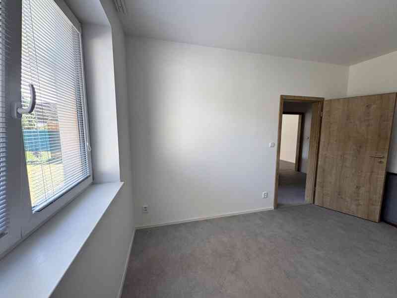 PRONÁJEM BYTU 2+KK SE ZAHRADOU V OBCI JINAČOVICE - foto 16