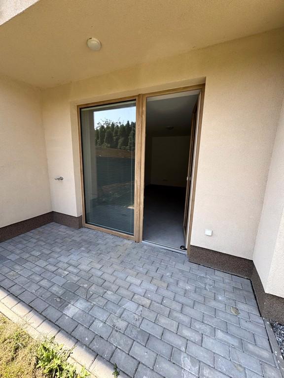 PRONÁJEM BYTU 2+KK SE ZAHRADOU V OBCI JINAČOVICE - foto 5