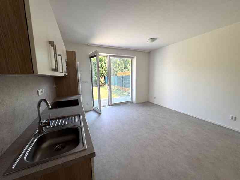 PRONÁJEM BYTU 2+KK SE ZAHRADOU V OBCI JINAČOVICE - foto 8