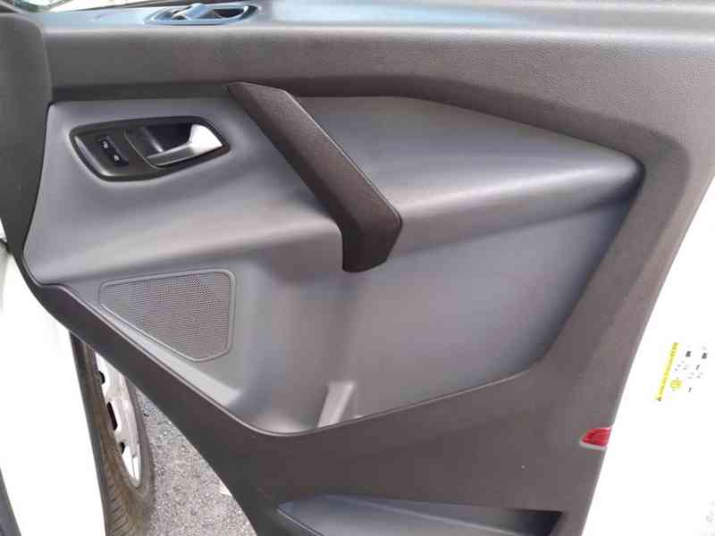 FORD TRANSIT CUSTOM 2.2 TDCI  1.MAJITEL,92kW - foto 36
