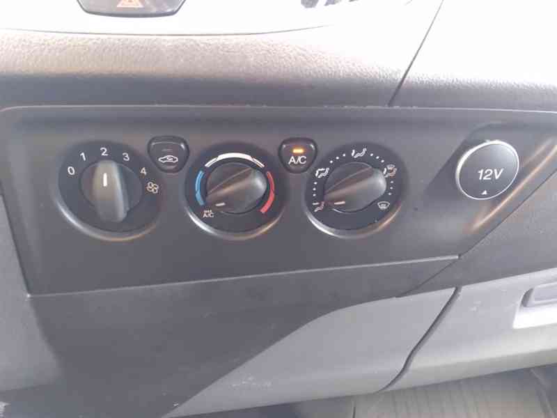 FORD TRANSIT CUSTOM 2.2 TDCI  1.MAJITEL,92kW - foto 32