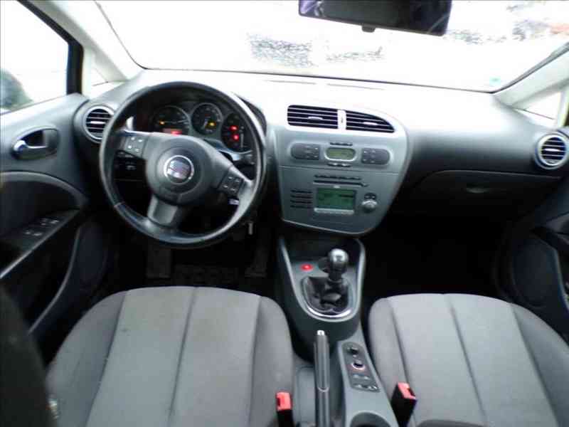 Seat Leon 2,0 FSI 110 kW ,KLIMATIZACE-HNED ODJÍŽDÍTE - foto 5