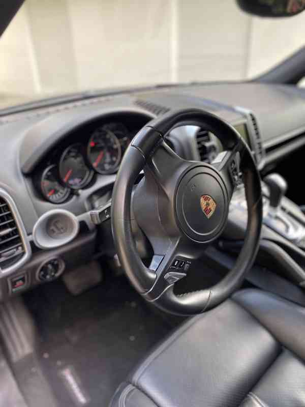 Porsche Cayenne 3.0 180Kw Memory - foto 3