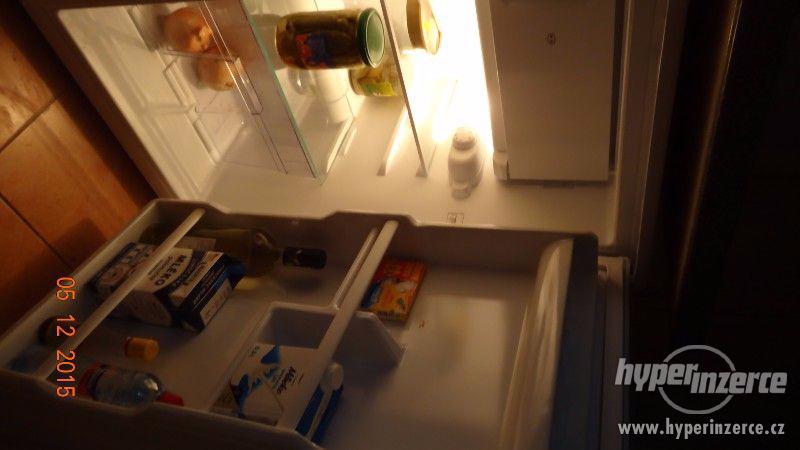 Malá lednice s mrazícím prostorem - foto 2