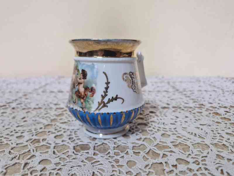 Sbírkový secesní porcelánový Hrnek Mušlák Andělíčci - foto 3