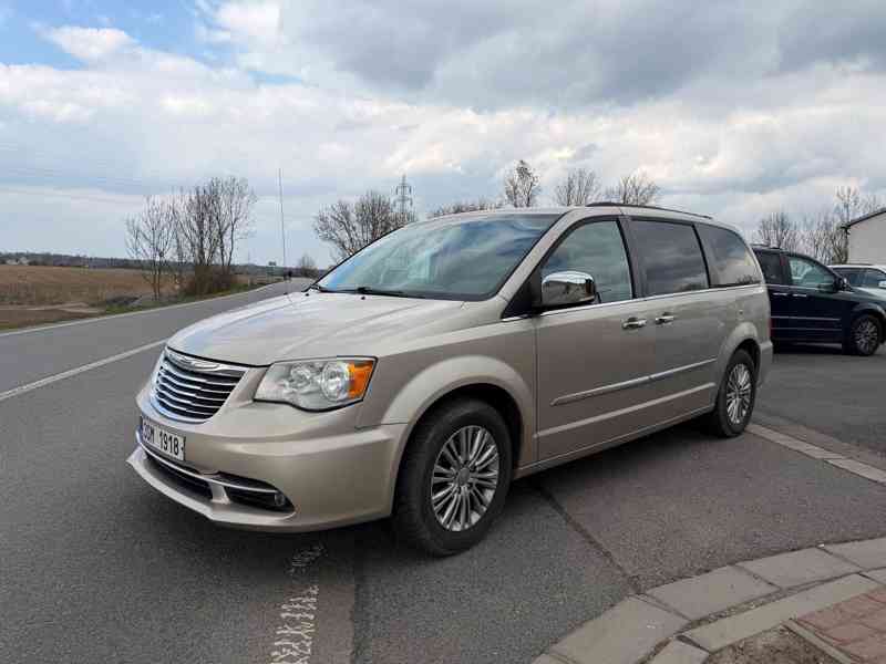 Chrysler Town Country 3,6 Pentastar 2x DVD Limited 2013 - foto 2