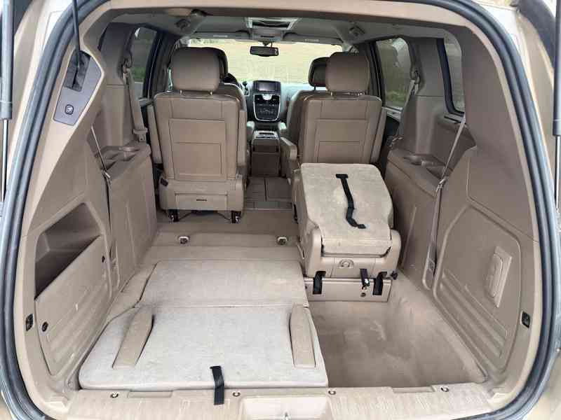 Chrysler Town Country 3,6 Pentastar 2x DVD Limited 2013 - foto 6