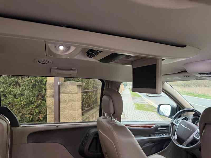 Chrysler Town Country 3,6 Pentastar 2x DVD Limited 2013 - foto 10