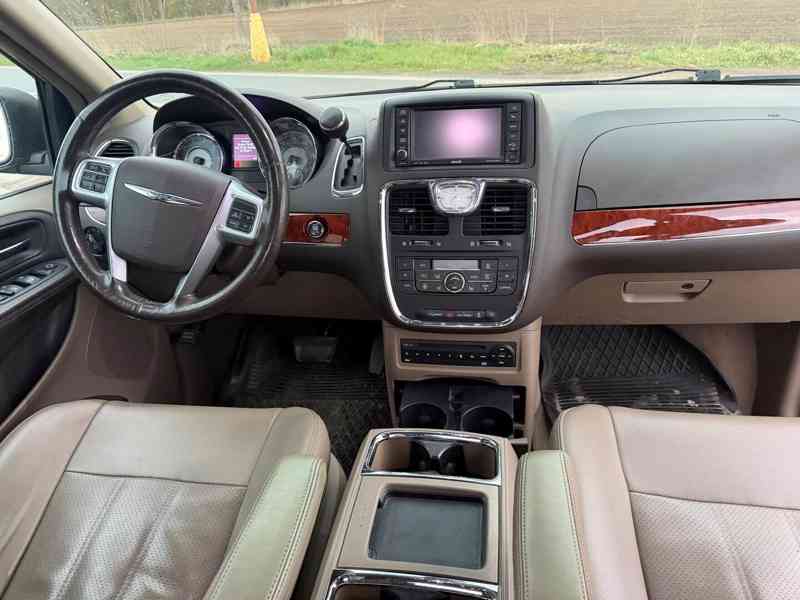 Chrysler Town Country 3,6 Pentastar 2x DVD Limited 2013 - foto 12