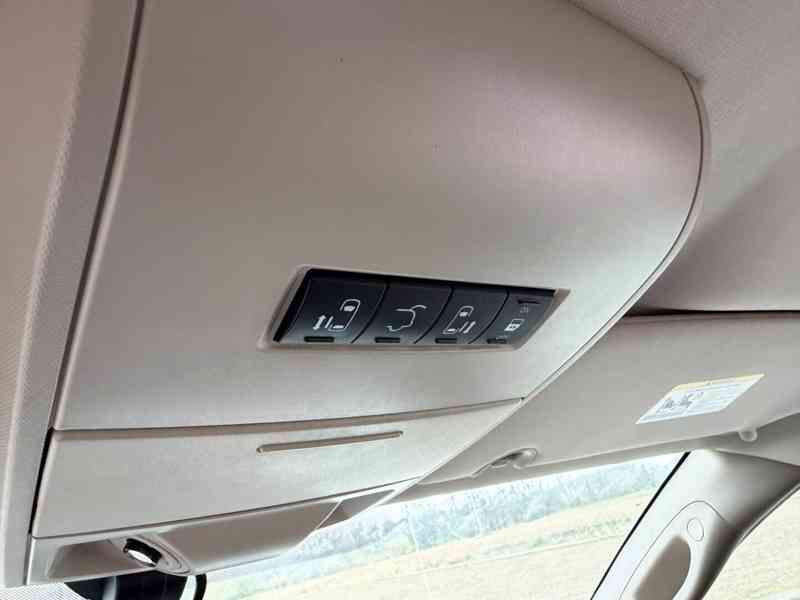 Chrysler Town Country 3,6 Pentastar 2x DVD Limited 2013 - foto 19