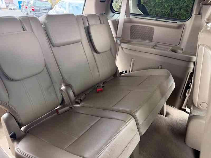 Chrysler Town Country 3,6 Pentastar 2x DVD Limited 2013 - foto 10