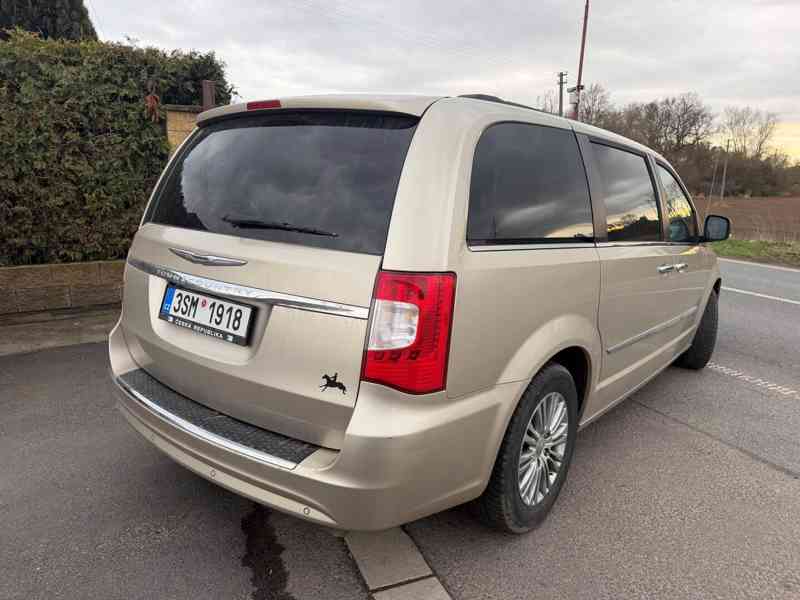 Chrysler Town Country 3,6 Pentastar 2x DVD Limited 2013 - foto 4