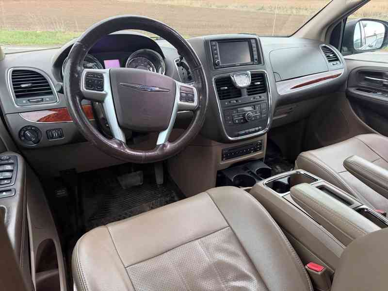 Chrysler Town Country 3,6 Pentastar 2x DVD Limited 2013 - foto 14