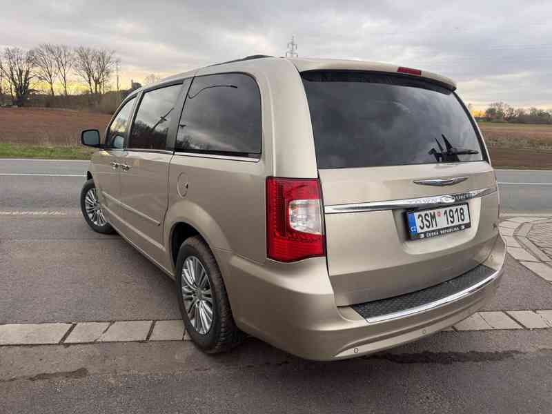 Chrysler Town Country 3,6 Pentastar 2x DVD Limited 2013 - foto 3