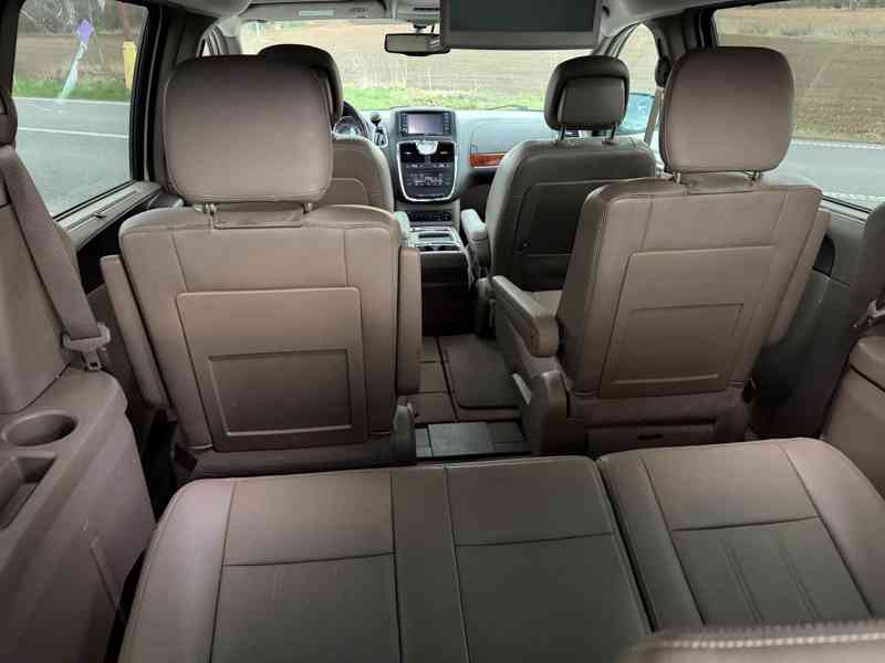 Chrysler Town Country 3,6 Pentastar 2x DVD Limited 2013 - foto 8