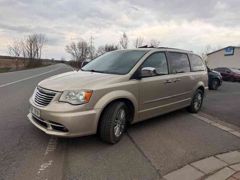 Chrysler Town Country 3,6 Pentastar 2x DVD Limited 2013 - foto 2
