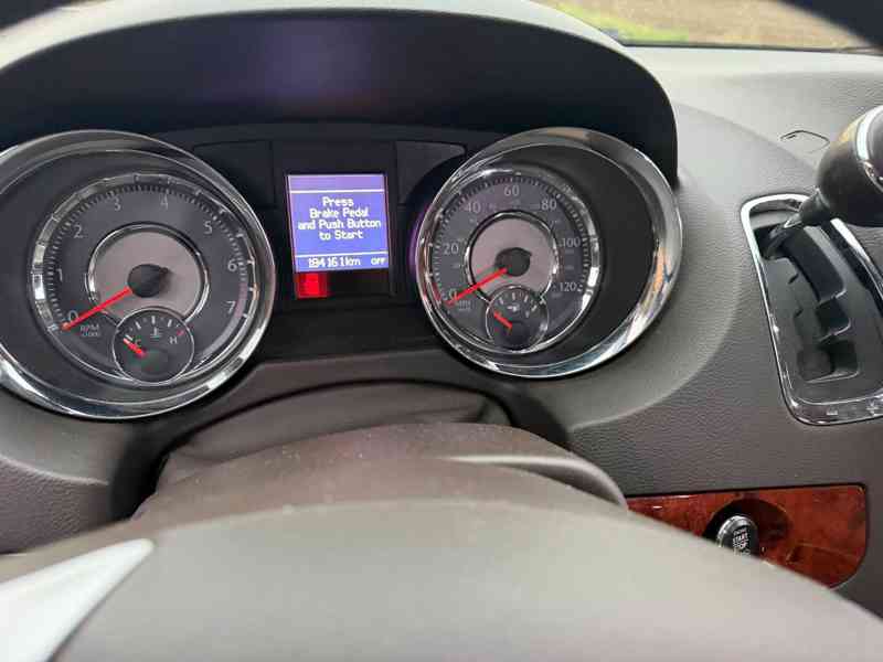 Chrysler Town Country 3,6 Pentastar 2x DVD Limited 2013 - foto 16