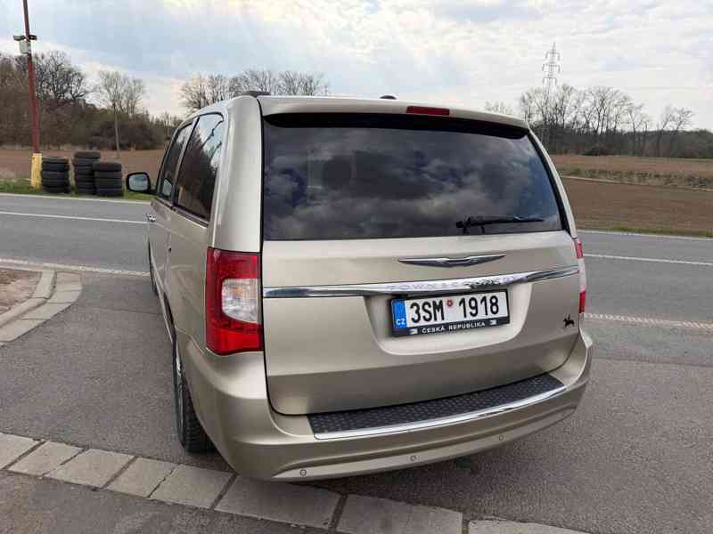 Chrysler Town Country 3,6 Pentastar 2x DVD Limited 2013 - foto 5