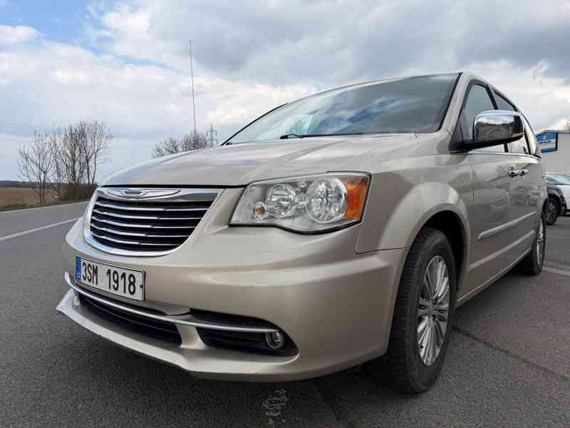 Chrysler Town Country 3,6 Pentastar 2x DVD Limited 2013 - foto 6