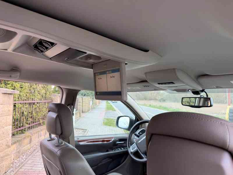 Chrysler Town Country 3,6 Pentastar 2x DVD Limited 2013 - foto 11