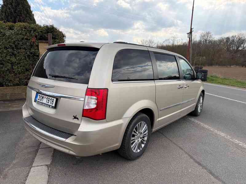 Chrysler Town Country 3,6 Pentastar 2x DVD Limited 2013 - foto 4