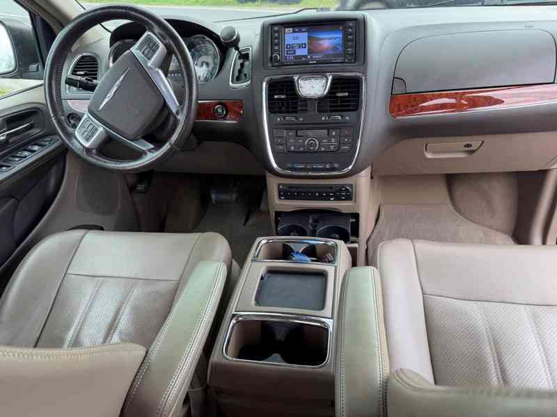 Chrysler Town Country 3,6 Pentastar 2x DVD Limited 2013 - foto 14