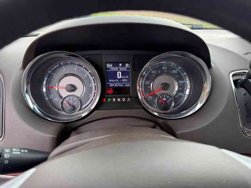 Chrysler Town Country 3,6 Pentastar 2x DVD Limited 2013 - foto 17