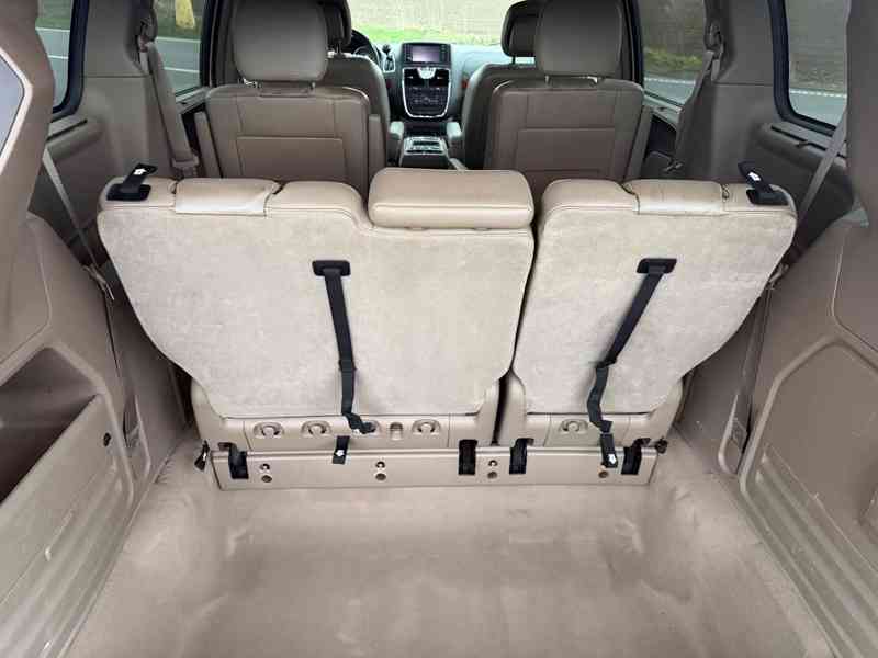 Chrysler Town Country 3,6 Pentastar 2x DVD Limited 2013 - foto 7