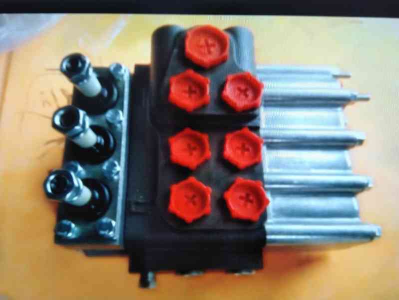 Nagradni dily traktor Belarus, bagr Belorus EO 2621, motory - foto 6