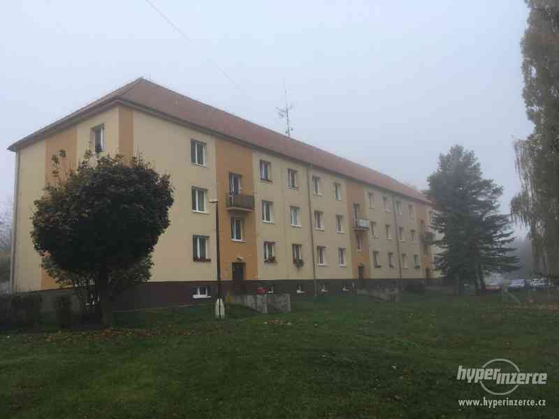 Druzstevni byt 60m2, Stochov, 2+kuchyn, po renovaci - foto 1