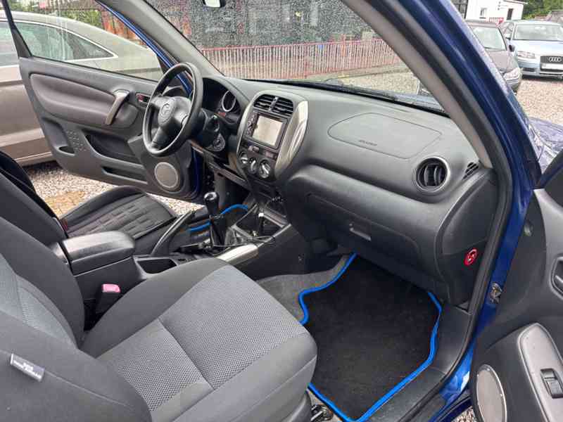 Toyota RAV 4 2.0i 4X4 benzín 110kw - foto 21