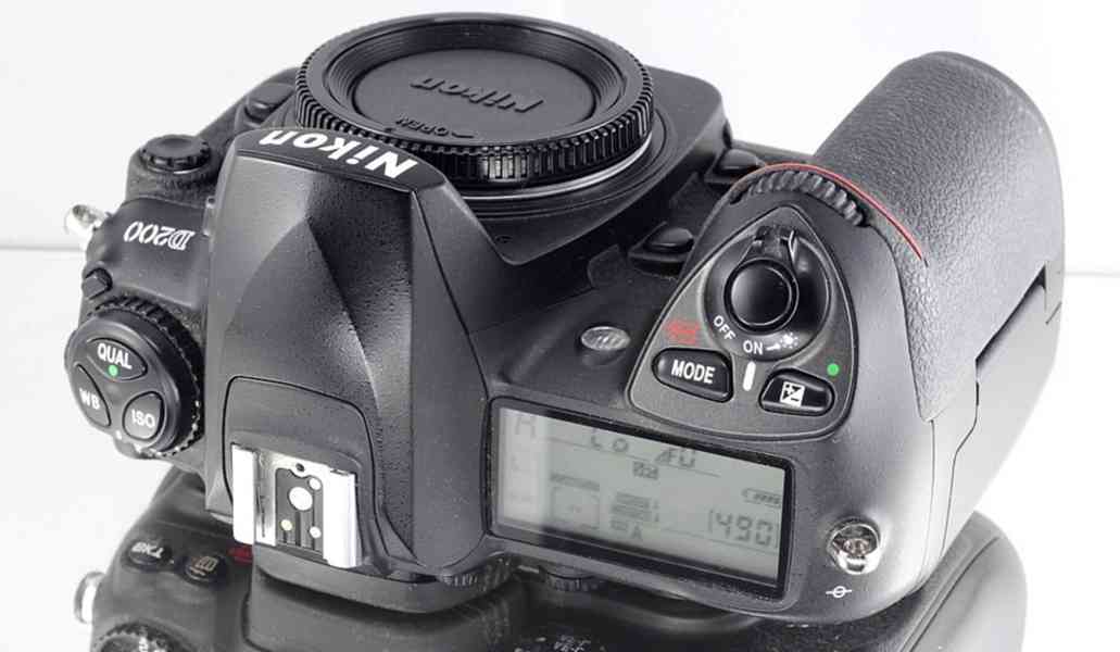 Nikon D200 **Poloprofesionál DSLR**8400 Exp. - foto 5