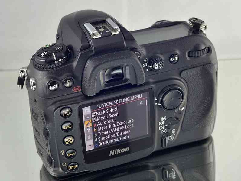 Nikon D200 **Poloprofesionál DSLR**8400 Exp. - foto 6