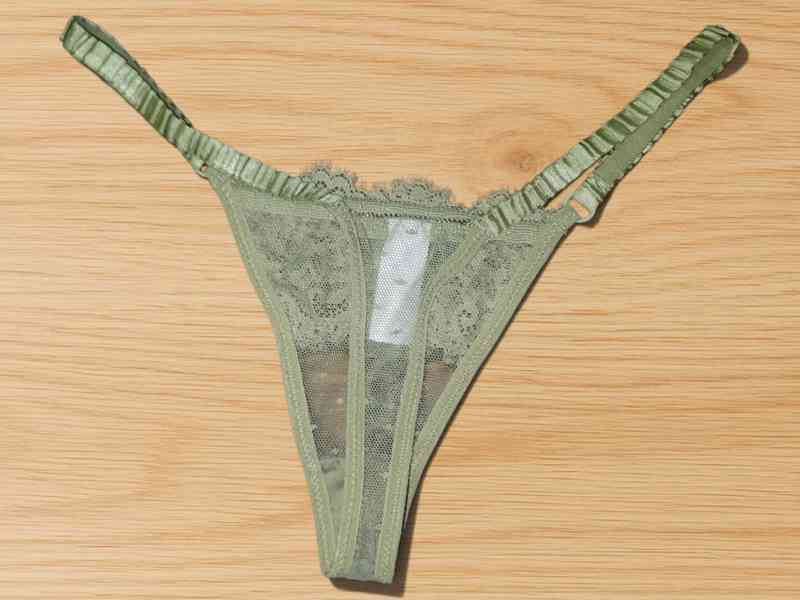 Trendy šalvějově zelená krajková tanga s mašličkou – VEL. S - foto 2