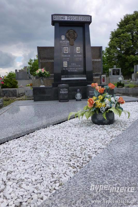 Prodám žulový Hrob v obci Ježov u Kyjova po renovaci - foto 2