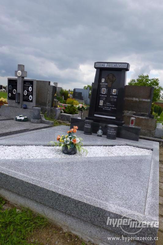 Prodám žulový Hrob v obci Ježov u Kyjova po renovaci - foto 3