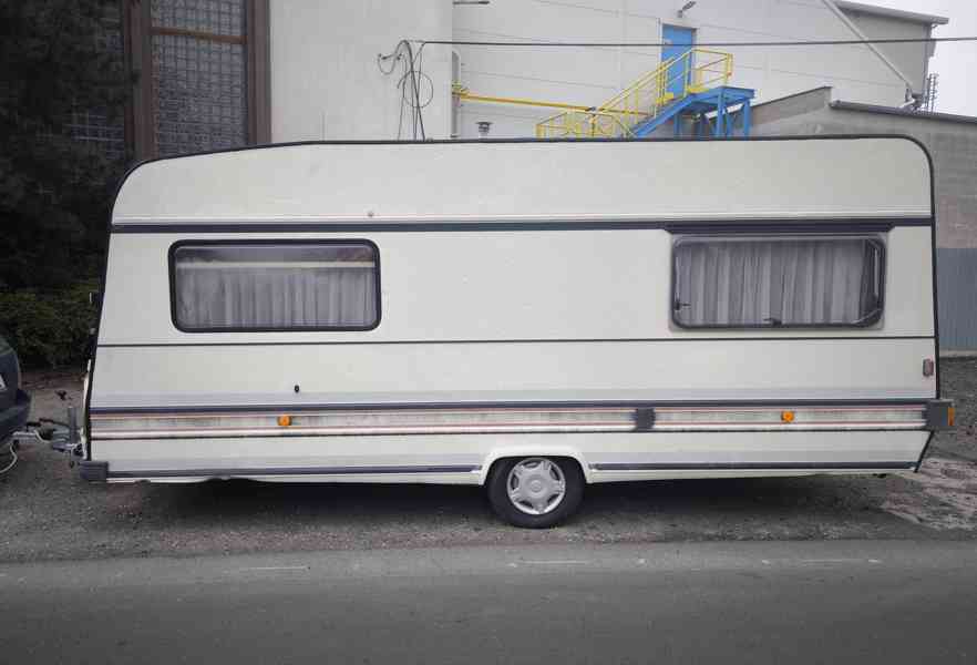 Pěkný a čistý Burstner 500 na pevné stání. Odvoz možný. - foto 4