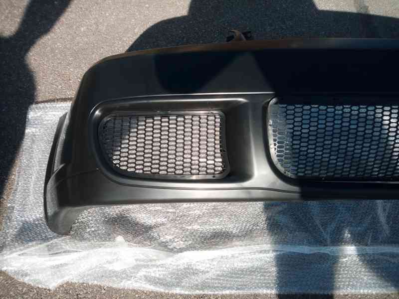 VW Golf 4 přední nárazník R32.. - foto 2