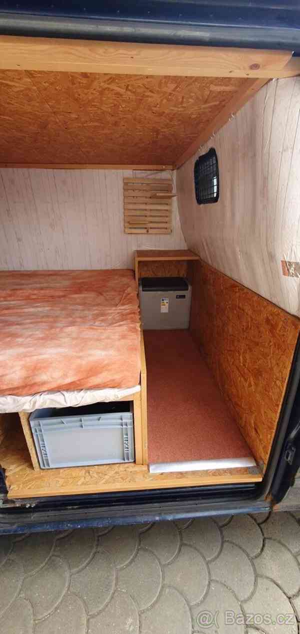 Ford Transit 2,2 L1H1 s vestavbou na spaní - foto 7