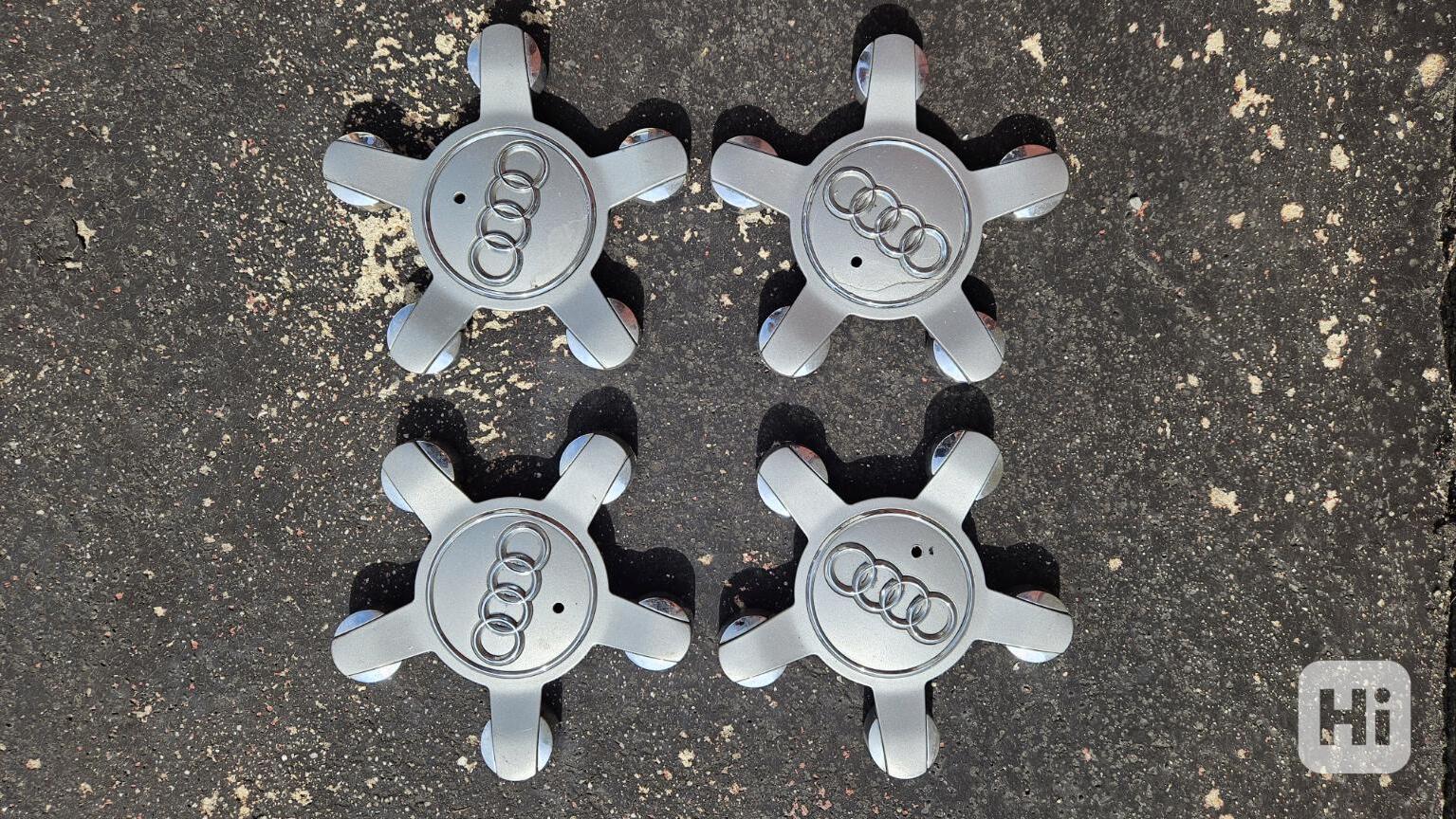 Audi středové pokličky na alu kola, elektrony 8R0 601 165 - foto 1