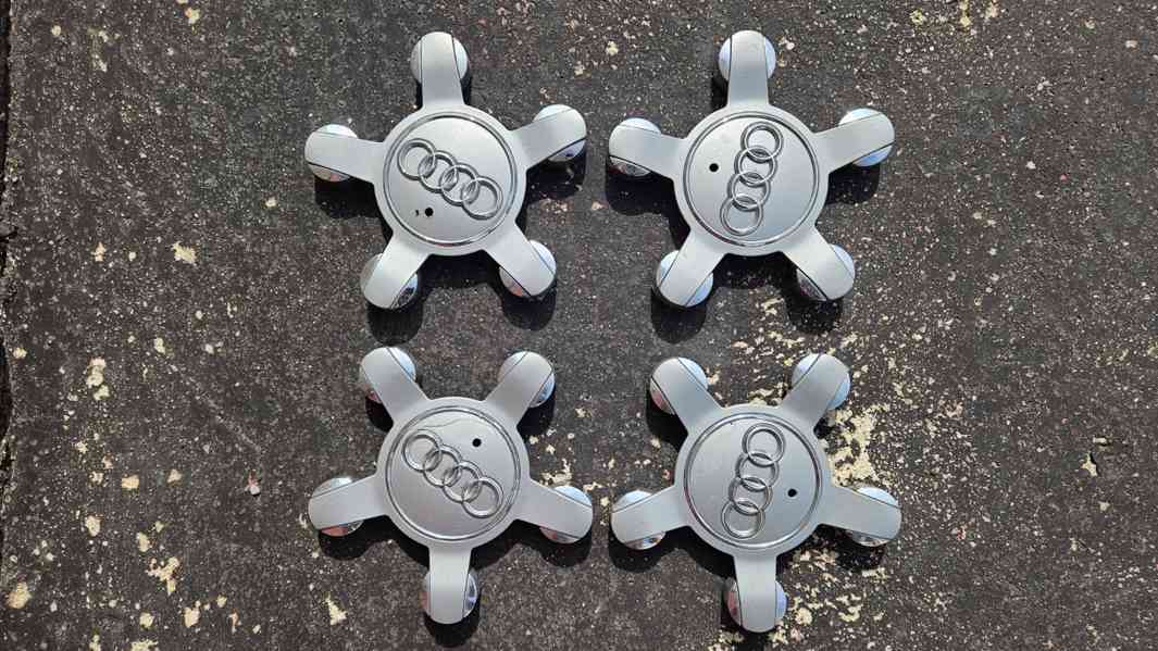 Audi středové pokličky na alu kola, elektrony 8R0 601 165 - foto 1