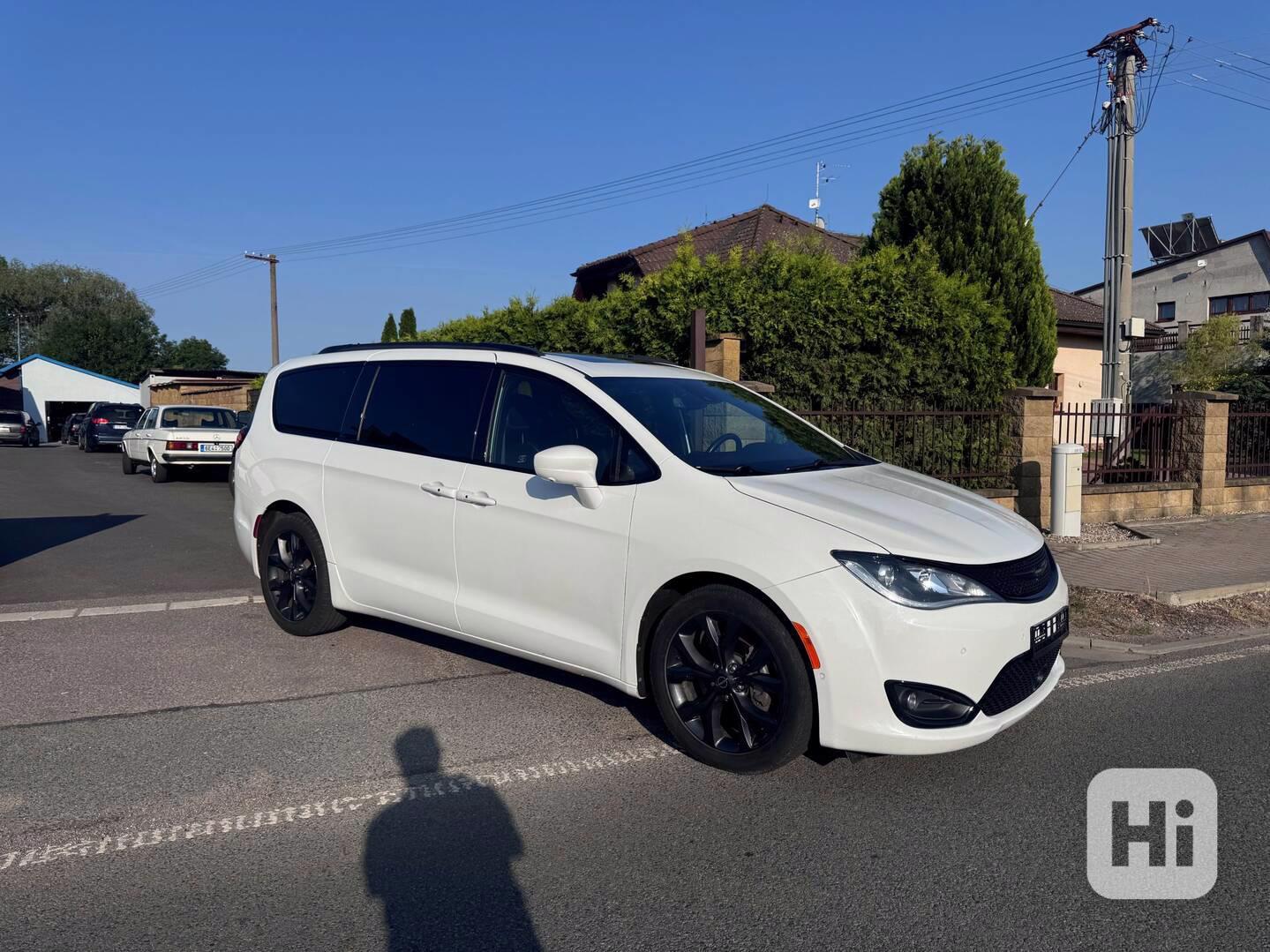 Chrysler Pacifica 3,6 S Sunroof Navi DVD LPG Limited 2019 - foto 1
