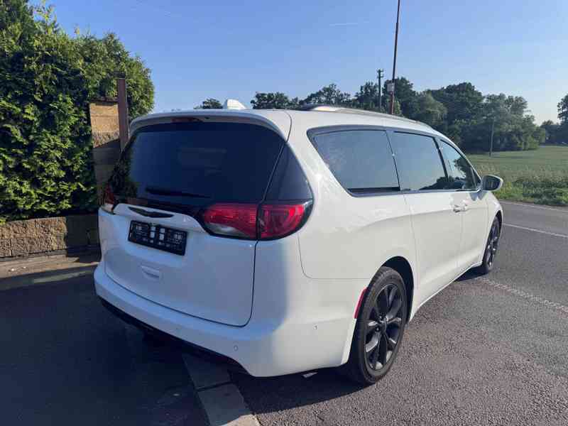 Chrysler Pacifica 3,6 S Sunroof Navi DVD LPG Limited 2019 - foto 4