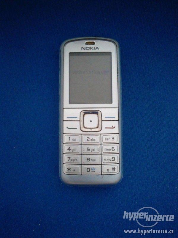 Nokia 6070 - mobilní telefon - foto 1