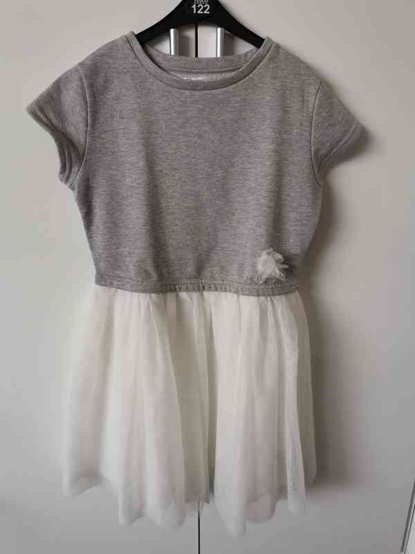 Dívčí šedobílé šaty velikosti 146 - foto 3