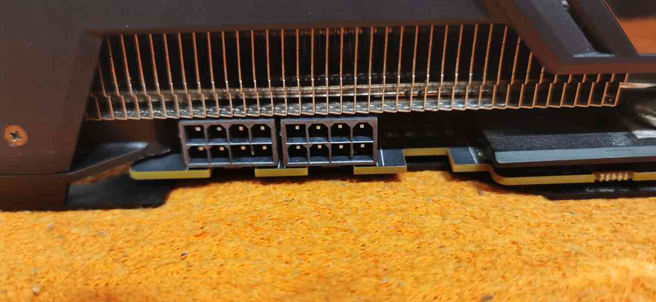 Sapphire AMD RX Vega 64 Nitro+ 8GB - foto 4